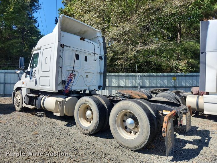 image for item YA3249 2014 Freightliner Cascadia 125 semi truck