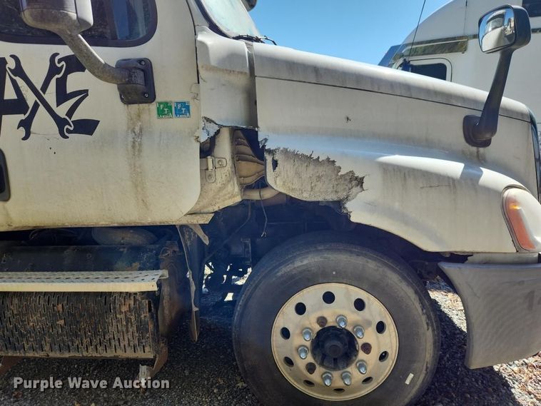 image for item YA3249 2014 Freightliner Cascadia 125 semi truck