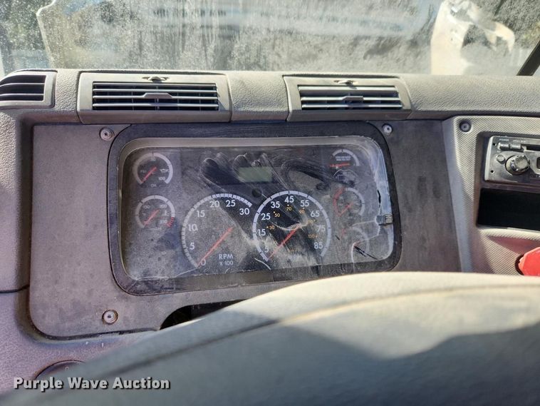 image for item YA3249 2014 Freightliner Cascadia 125 semi truck