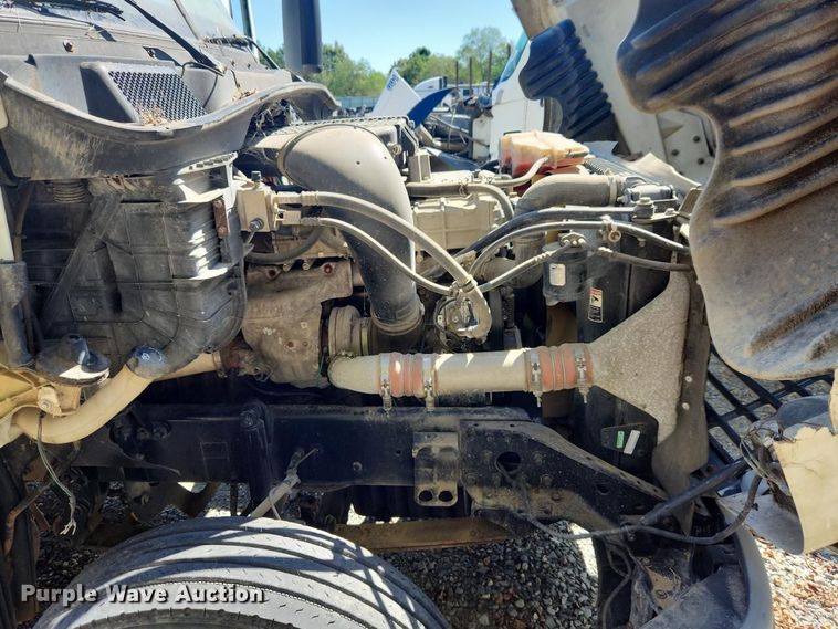 image for item YA3249 2014 Freightliner Cascadia 125 semi truck