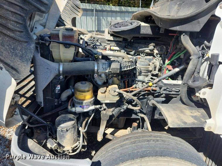 image for item YA3249 2014 Freightliner Cascadia 125 semi truck