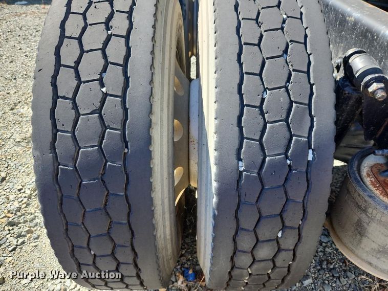 image for item YA3249 2014 Freightliner Cascadia 125 semi truck
