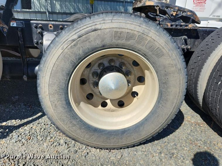 image for item YA3249 2014 Freightliner Cascadia 125 semi truck