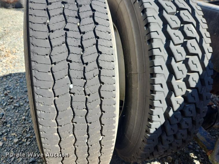 image for item YA3249 2014 Freightliner Cascadia 125 semi truck