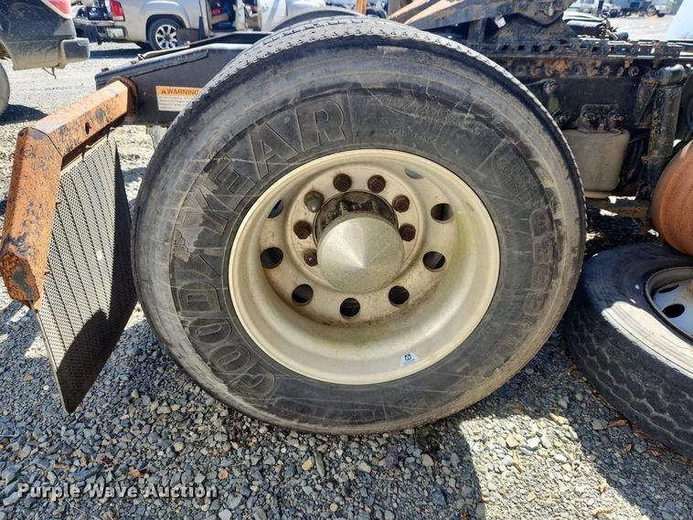 image for item YA3249 2014 Freightliner Cascadia 125 semi truck