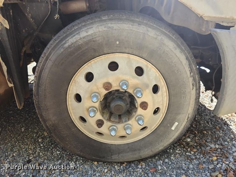 image for item YA3249 2014 Freightliner Cascadia 125 semi truck