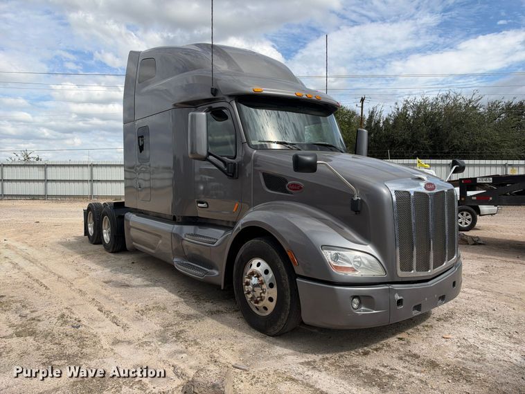 image for item YA3438 2019 Peterbilt 579 semi truck