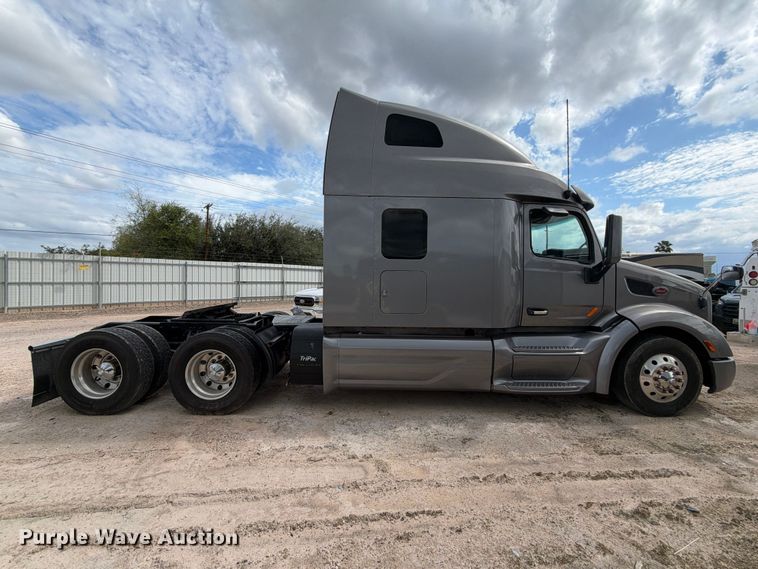 image for item YA3438 2019 Peterbilt 579 semi truck