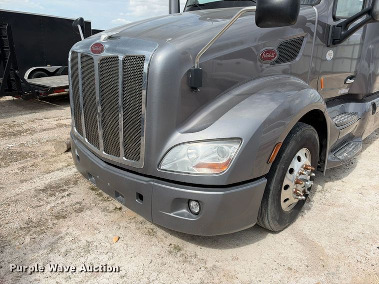 image for item YA3438 2019 Peterbilt 579 semi truck
