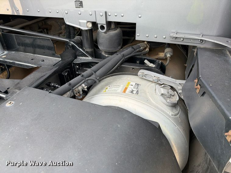 image for item YA3438 2019 Peterbilt 579 semi truck