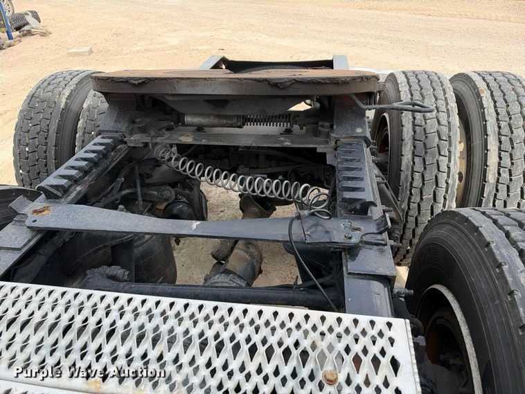 image for item YA3438 2019 Peterbilt 579 semi truck