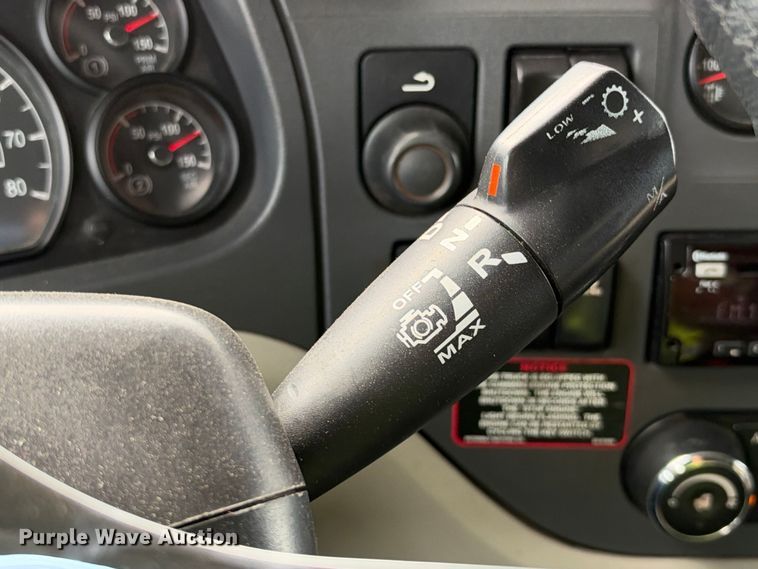 image for item YA3438 2019 Peterbilt 579 semi truck
