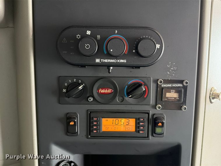 image for item YA3438 2019 Peterbilt 579 semi truck