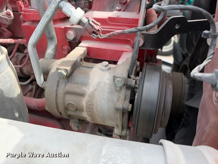 image for item YA3438 2019 Peterbilt 579 semi truck