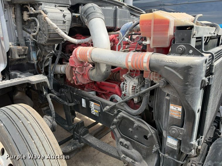 image for item YA3438 2019 Peterbilt 579 semi truck
