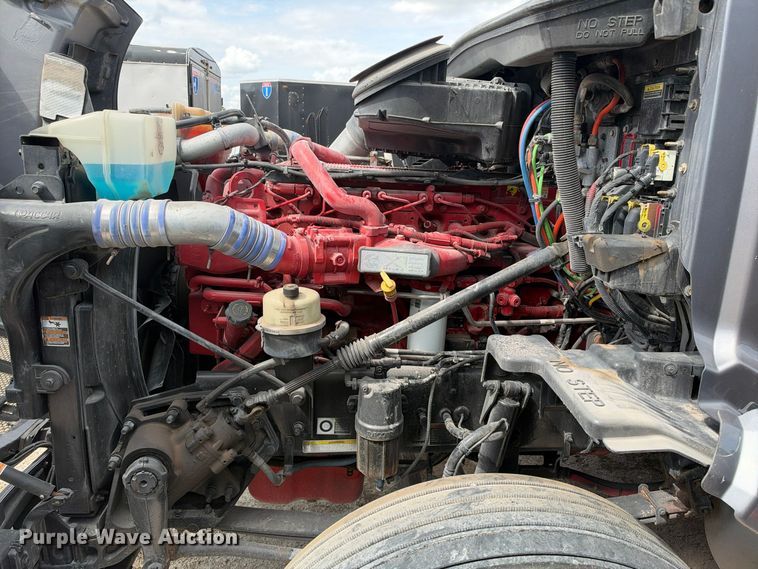 image for item YA3438 2019 Peterbilt 579 semi truck