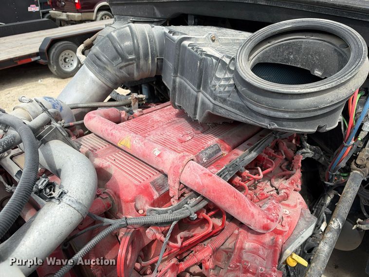 image for item YA3438 2019 Peterbilt 579 semi truck