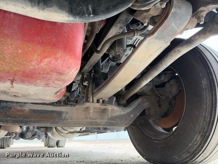 image for item YA3438 2019 Peterbilt 579 semi truck