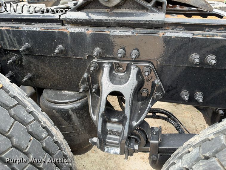 image for item YA3438 2019 Peterbilt 579 semi truck