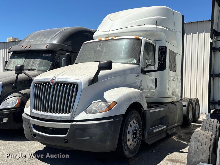 image for item YA3629 2019 International LT625 semi truck