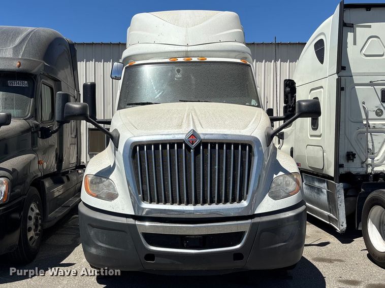 image for item YA3629 2019 International LT625 semi truck