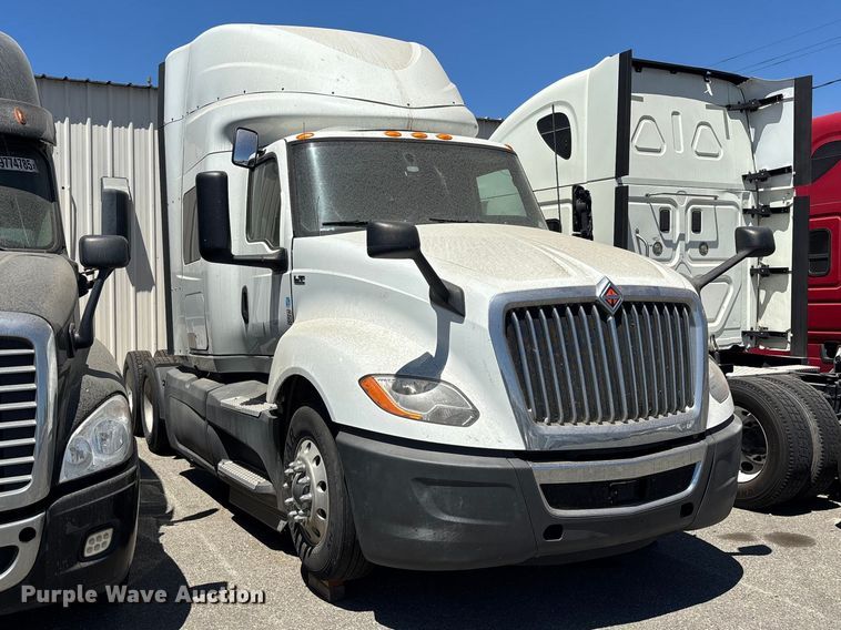 image for item YA3629 2019 International LT625 semi truck