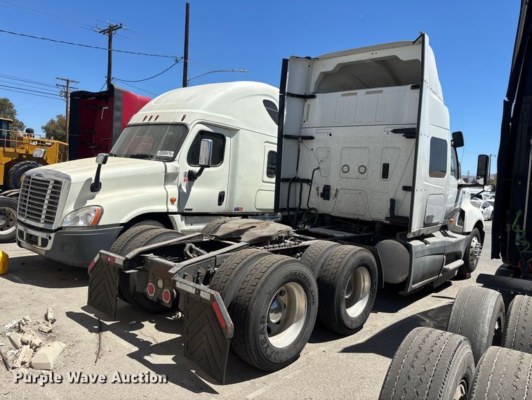 image for item YA3629 2019 International LT625 semi truck