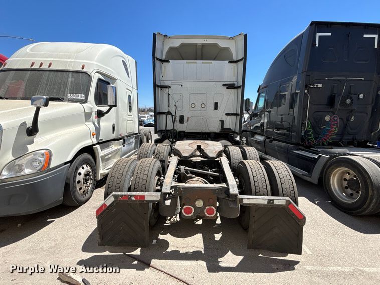 image for item YA3629 2019 International LT625 semi truck