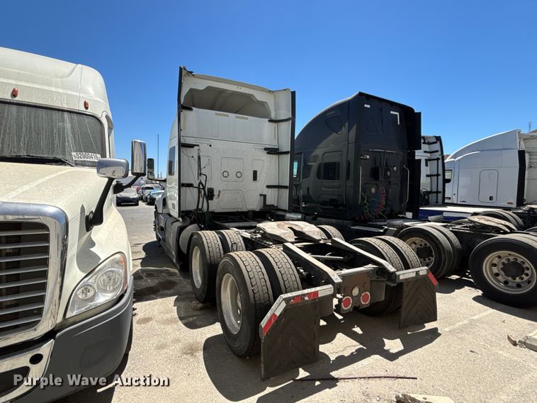 image for item YA3629 2019 International LT625 semi truck