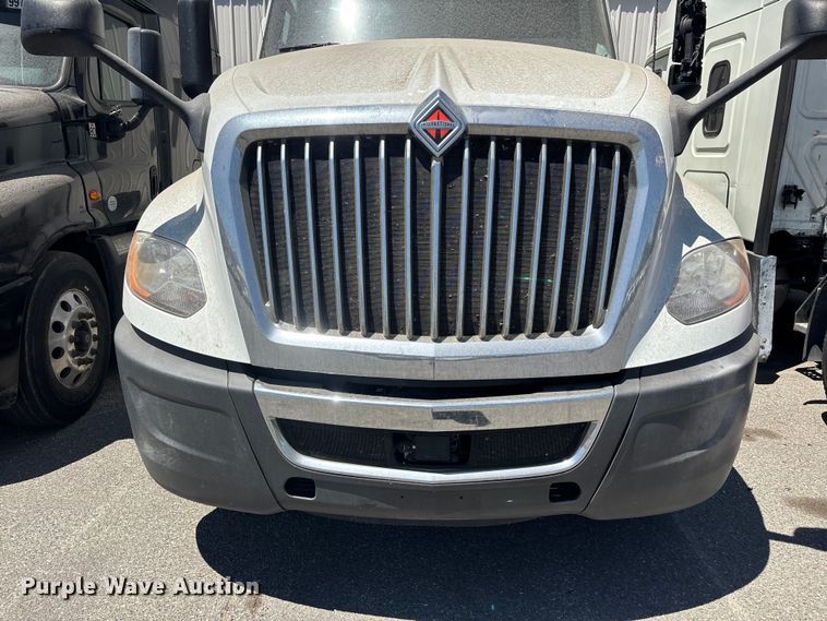 image for item YA3629 2019 International LT625 semi truck