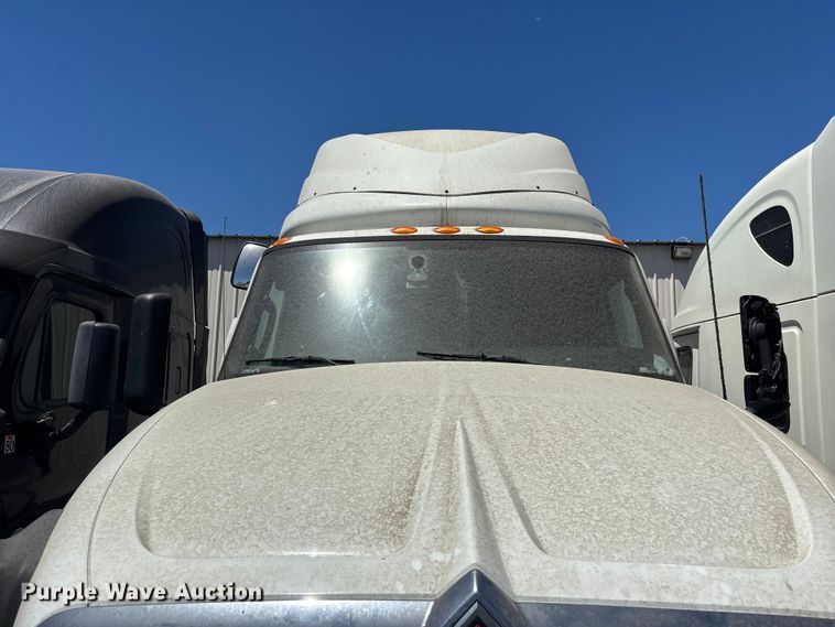 image for item YA3629 2019 International LT625 semi truck