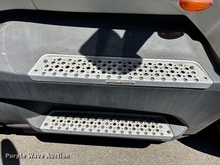 image for item YA3629 2019 International LT625 semi truck