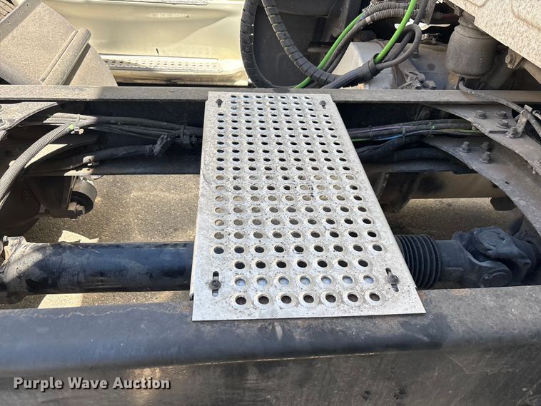 image for item YA3629 2019 International LT625 semi truck