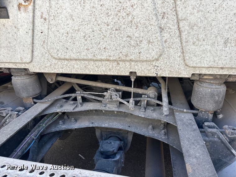 image for item YA3629 2019 International LT625 semi truck