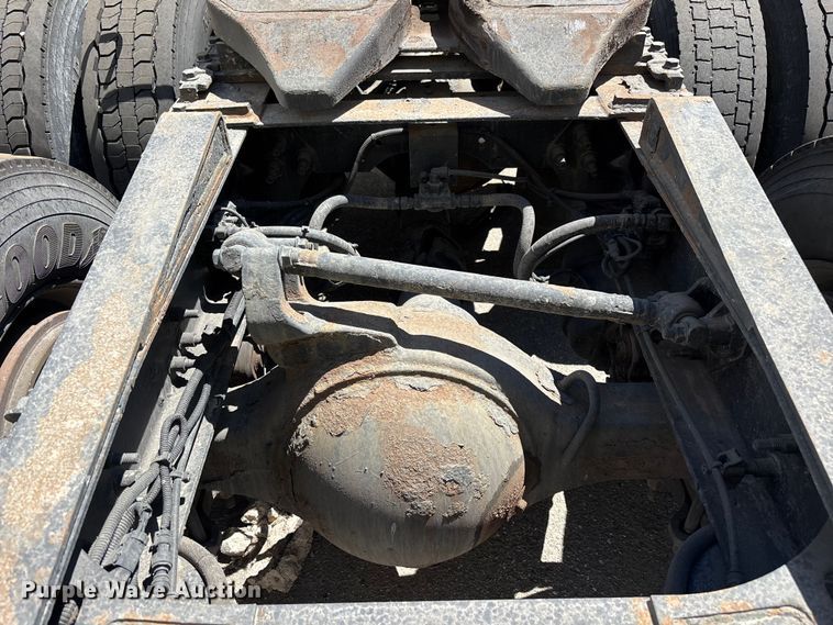 image for item YA3629 2019 International LT625 semi truck