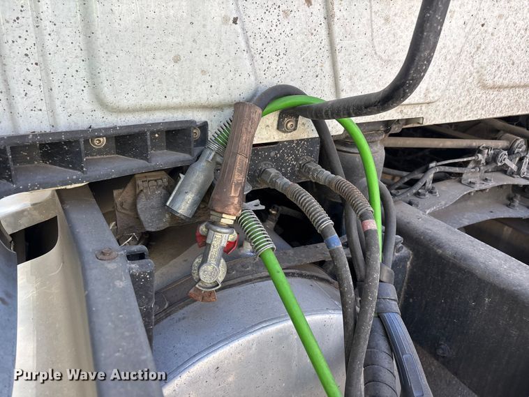 image for item YA3629 2019 International LT625 semi truck