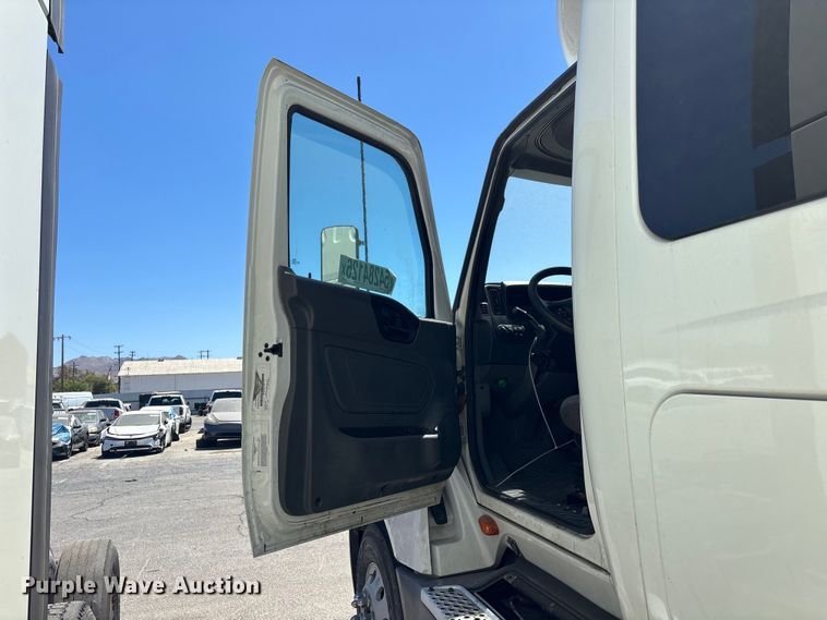 image for item YA3629 2019 International LT625 semi truck