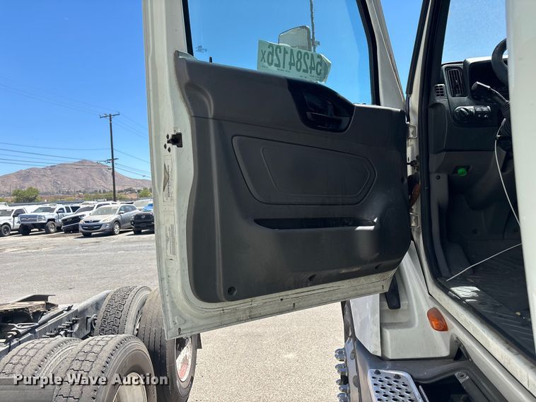 image for item YA3629 2019 International LT625 semi truck