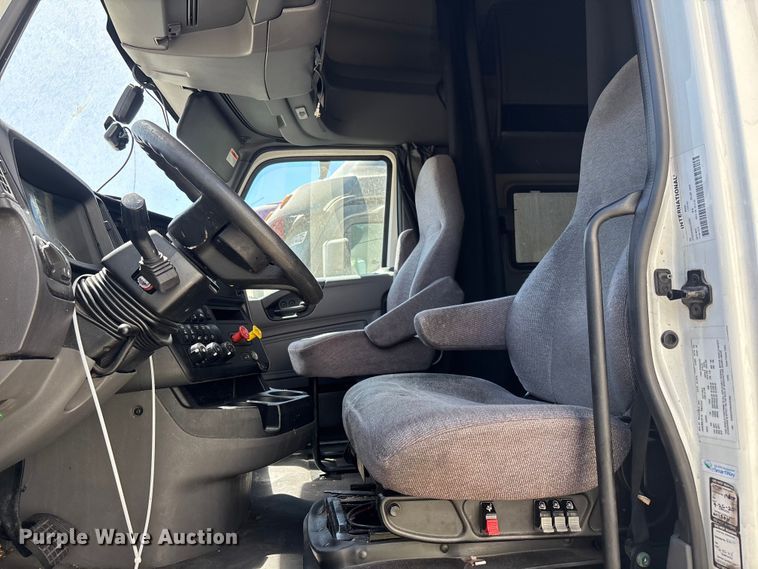 image for item YA3629 2019 International LT625 semi truck