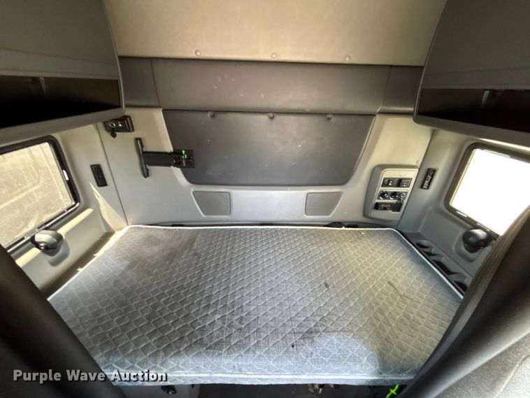 image for item YA3629 2019 International LT625 semi truck