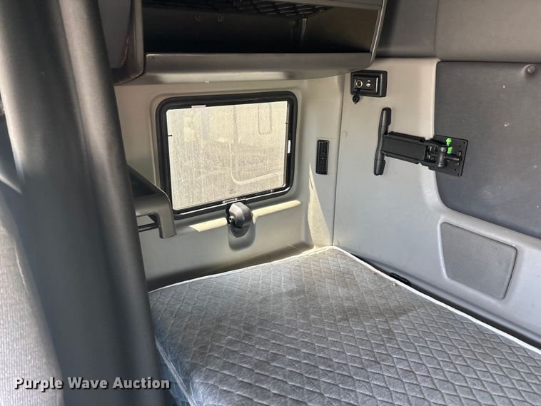 image for item YA3629 2019 International LT625 semi truck