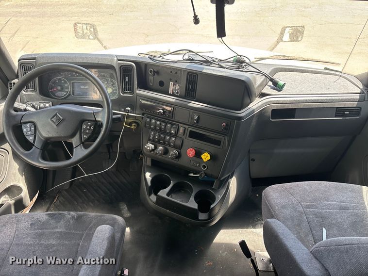 image for item YA3629 2019 International LT625 semi truck