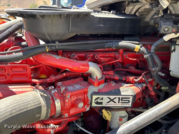 image for item YA3629 2019 International LT625 semi truck