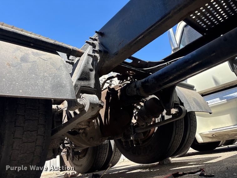 image for item YA3629 2019 International LT625 semi truck