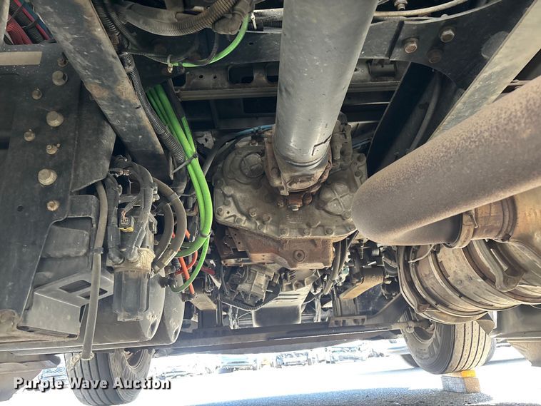 image for item YA3629 2019 International LT625 semi truck
