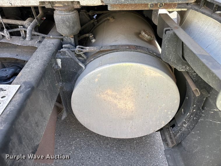 image for item YA3629 2019 International LT625 semi truck