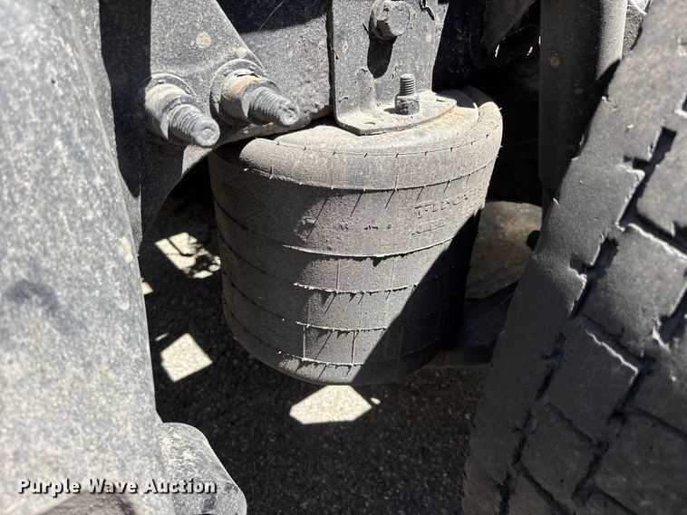 image for item YA3629 2019 International LT625 semi truck