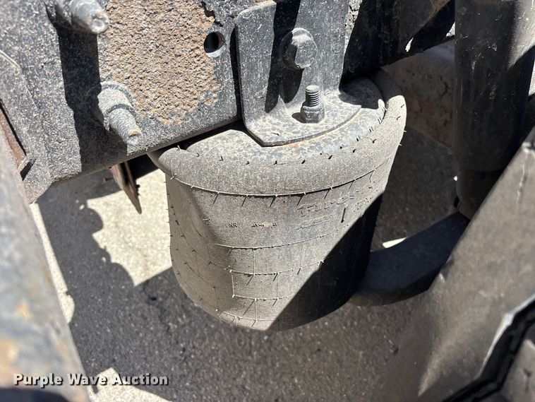 image for item YA3629 2019 International LT625 semi truck