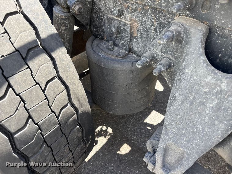 image for item YA3629 2019 International LT625 semi truck