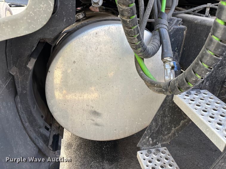 image for item YA3629 2019 International LT625 semi truck